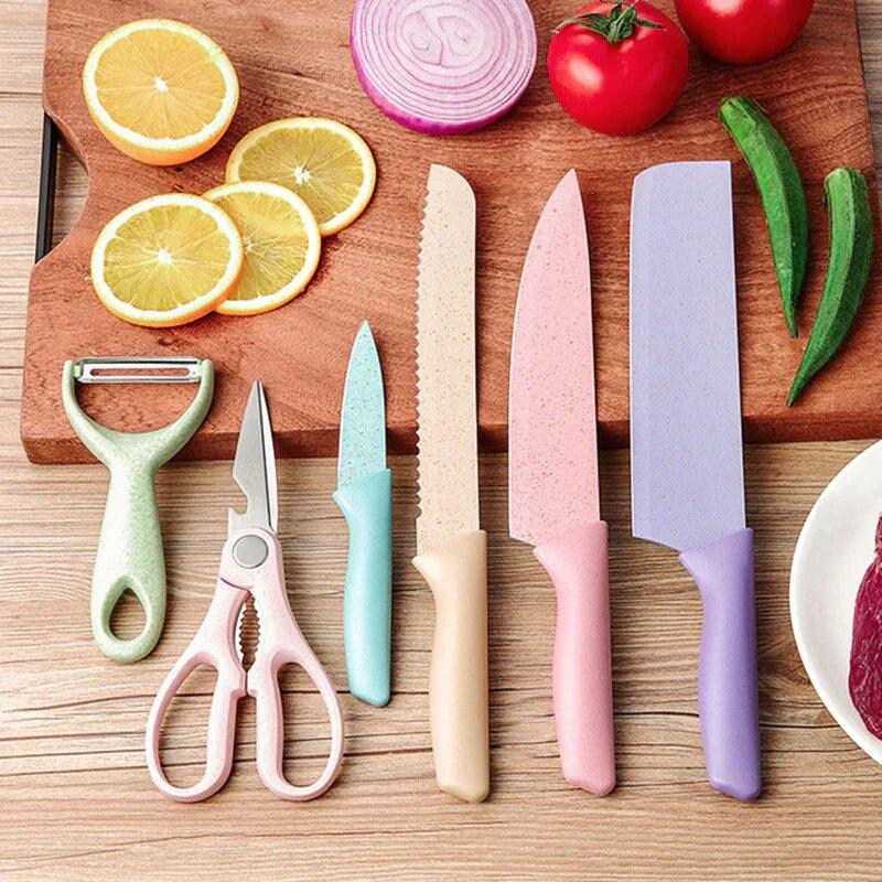 iseñado tanto para chefs profesionales como para amantes de la cocina, el Set De Cuchillos De Colores Elegante X6 combina precisión, ergonomía y diseño moderno, siendo ideal para quienes buscan cortes perfectos, utensilios resistentes y un toque de estilo en la cocina.